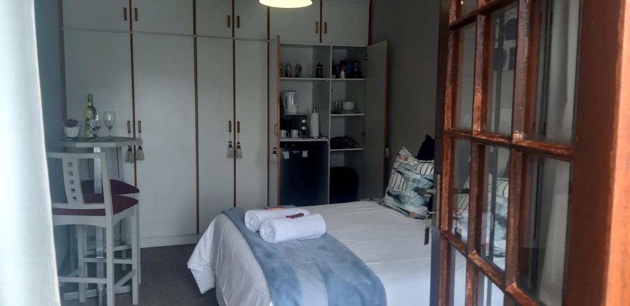 Shark Cove Little Cottage Kleinbaai Exterior photo